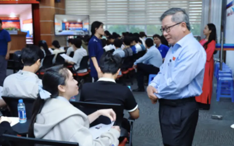 Sinh Viên Kiến Nghị Tăng Cường An Ninh Ký Túc Xá Trong Cuộc Tiếp Xúc Cử Tri