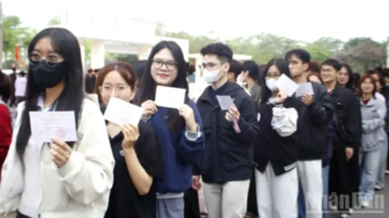 Sinh Viên Y Dược Thái Bình Hào Hứng Thực Hiện Quyền Bầu Cử Lần Đầu