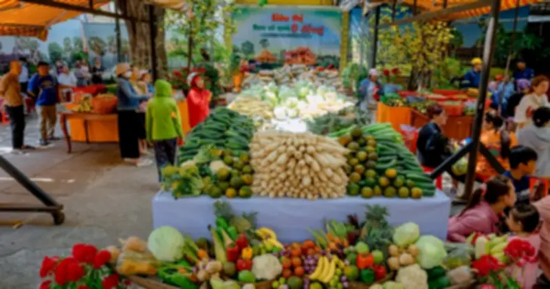 Siêu thị rau củ 0 đồng tại chùa Candanrasi thu hút hàng trăm người dịp rằm tháng giêng