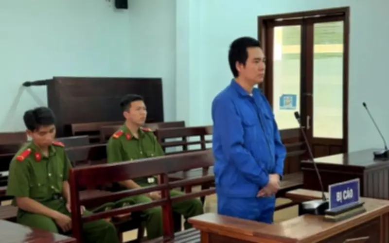 Sàm sỡ rồi cướp tài sản ở Huế, bị cáo nhận án 6 năm tù