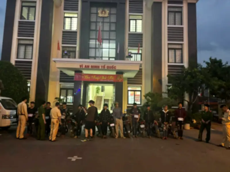 Sơn La Xử Lý Nhóm Thanh Thiếu Niên Phóng Nhanh, Vượt Ẩu Gây Mất An Toàn Giao Thông