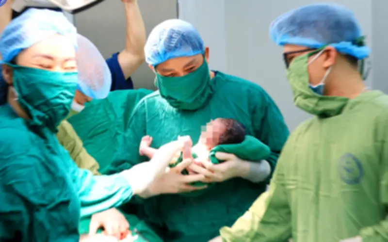 Sản phụ sinh hạ thành công con ở tuổi 60 tại Hà Nội