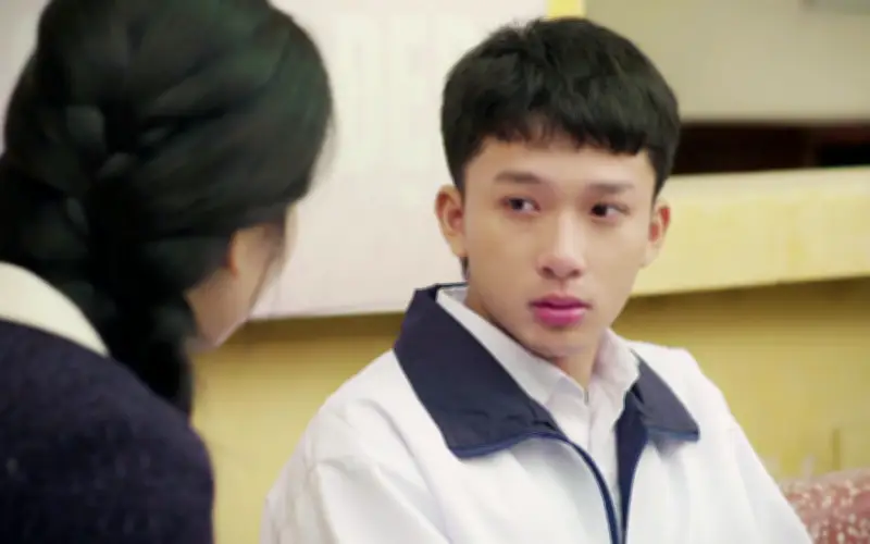 Sơn Tùng gây xúc động mạnh với diễn xuất đầy nước mắt trong 'Bước chân vào đời'