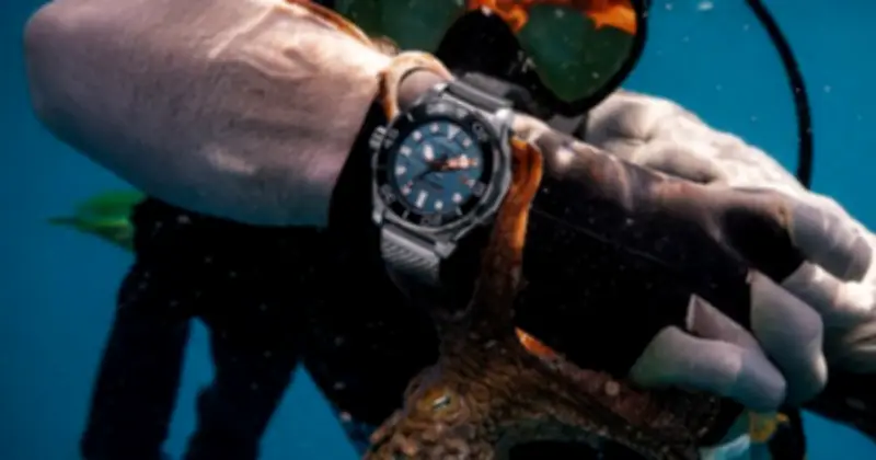 So Sánh Độ Bền Dưới Nước: Smartwatch Hiện Đại Và Đồng Hồ Lặn Chuyên Dụng