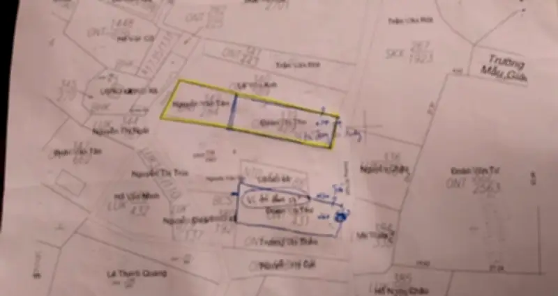 Sắp bán đất, chủ nhà tá hỏa khi sổ đỏ ghi tên hàng xóm