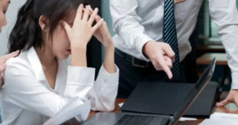 Sếp Ái Kỷ: Ác Mộng Đêm Chủ Nhật Và Những Tổn Hại Thể Chất Cho Nhân Viên