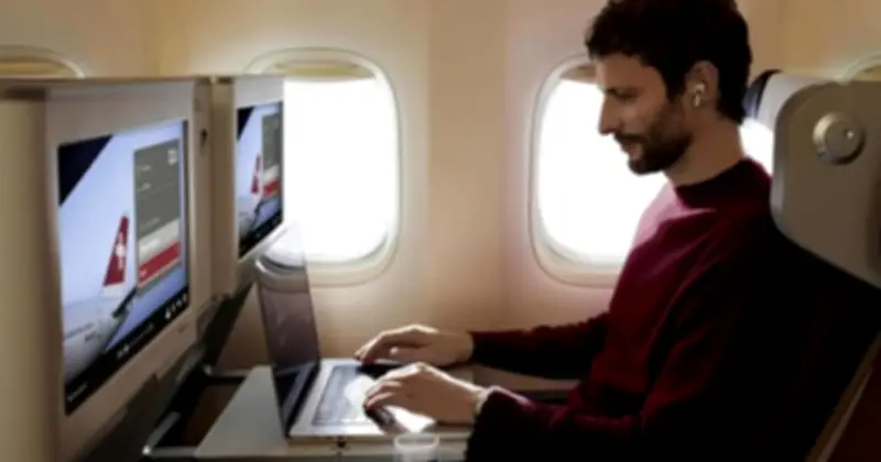 Starlink Của Elon Musk Mở Kỷ Nguyên Wi-Fi Siêu Tốc Trên Máy Bay, Vượt Xa Tiêu Chuẩn Cũ