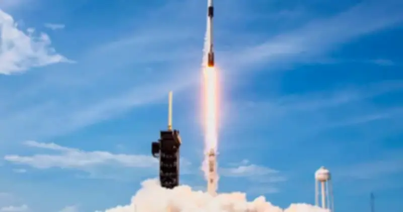 Starlink vượt mốc 10.000 vệ tinh, tham vọng mở rộng lên 42.000 gây lo ngại