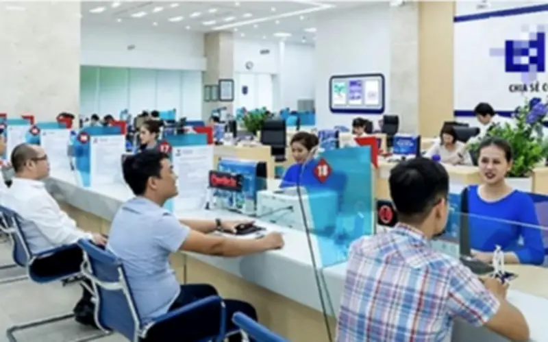 Từ 1/4, tài khoản ngân hàng phải dùng tên thật - Tin vui của ca sĩ Hòa Minzy