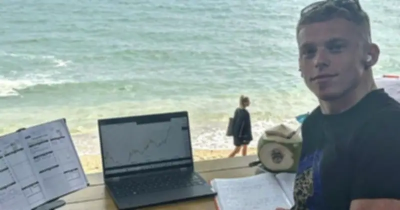 Từ 'đứa trẻ hư nhất nước Anh' đến hiệu trưởng 24 tuổi: Hành trình biến đổi của Tom Roberts