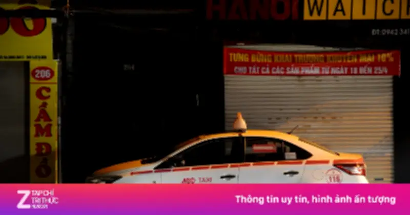 Ôtô có được phép dừng đỗ trên vỉa hè? Quy định mới từ Luật Giao thông 2024