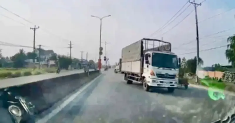 Từ clip người dân cung cấp, CSGT Tây Ninh xử phạt tài xế xe tải 19 triệu đồng