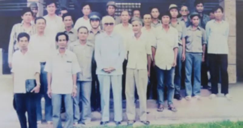 Từ Họ Đinh Sang Họ Phạm: Câu Chuyện Cảm Động Về Lòng Kính Yêu Thủ Tướng Phạm Văn Đồng