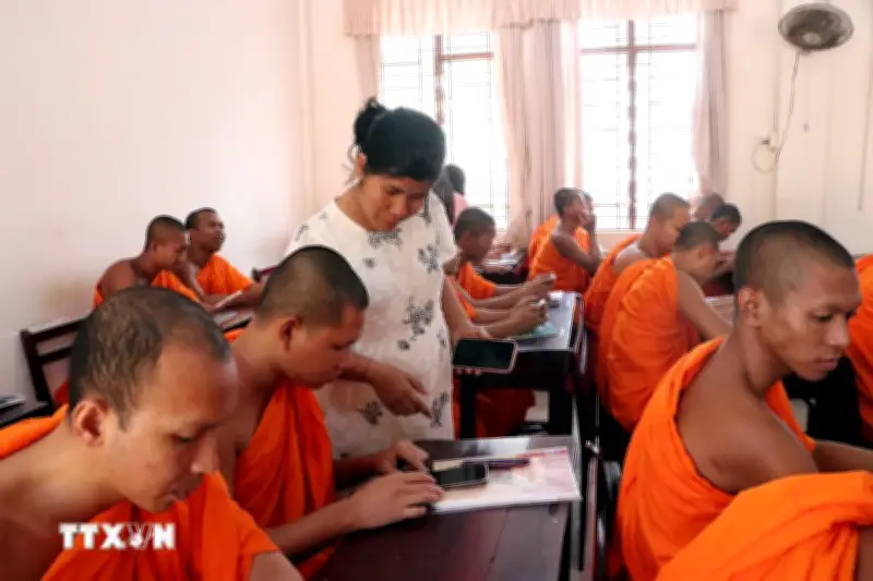 Từ điện thoại thông minh đến lá phiếu: Cử tri xa quê bỏ phiếu trực tuyến