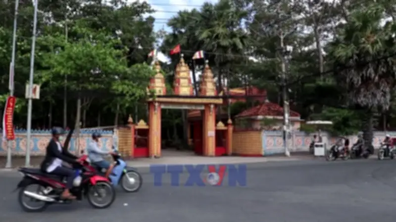 Từ điện thoại thông minh đến lá phiếu: Cử tri xa quê bầu cử thời 4.0