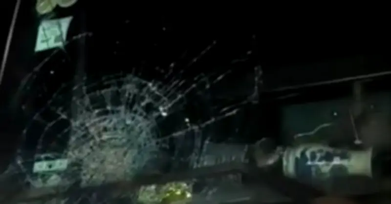 Ô tô liên tiếp vỡ kính khi chạy qua cao tốc Quảng Trị, nguyên nhân bất ngờ