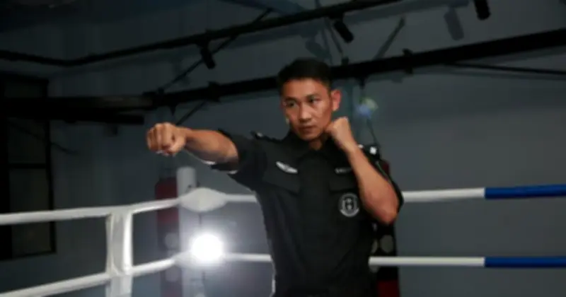 Từ vô địch võ thuật đến cảnh sát đặc nhiệm: Hành trình trừ bạo an dân của Lư Hiểu Phong