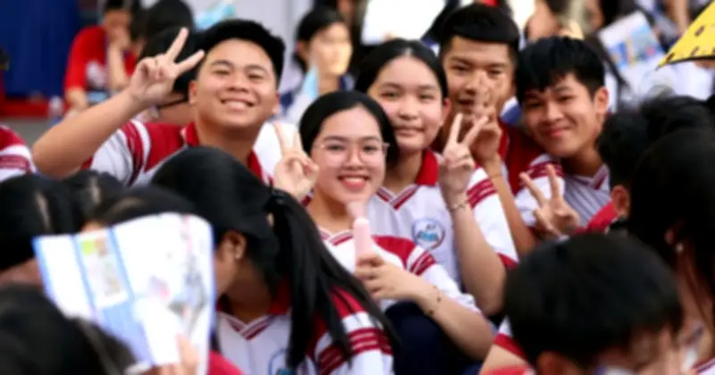 Tư vấn trực tuyến: Bí quyết chọn học kinh tế, ngân hàng, luật trong mùa tuyển sinh 2026