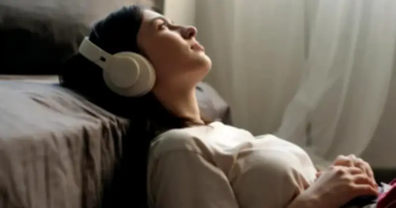 Tai nghe chụp tai vượt trội: Pin lâu, an toàn thính giác và trải nghiệm thoải mái