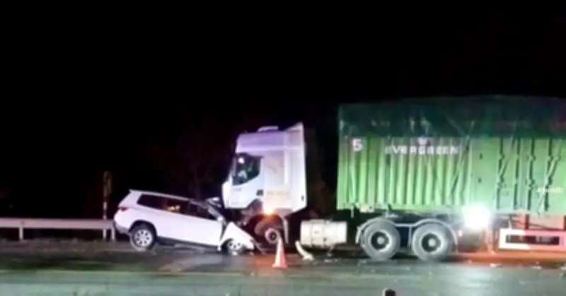 Tai nạn giao thông kinh hoàng tại Lạng Sơn: Xe đầu kéo đâm ô tô con, hai vợ chồng tử vong