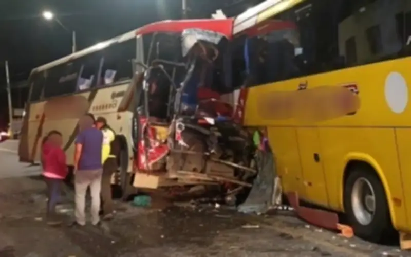 Tai nạn giao thông thảm khốc ở Ecuador: 5 người chết, 21 người bị thương sau vụ va chạm xe buýt