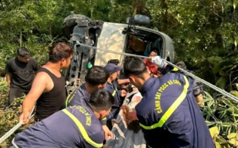 Tai nạn kinh hoàng tại Tam Đảo: Xe khách mất phanh lao vực, 7 người bị thương