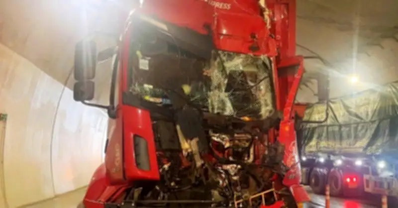 Tai nạn liên hoàn trên cao tốc Vũng Áng - Bùng, 2 người bị thương và giao thông tê liệt