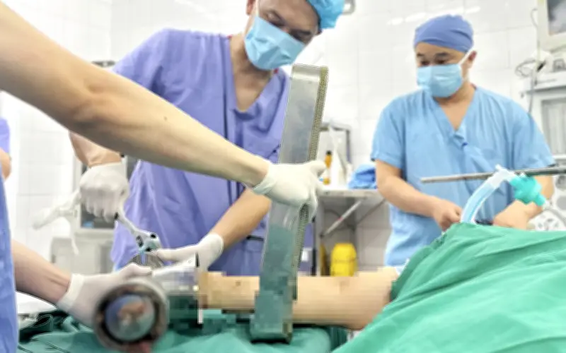 Tai nạn máy xay thịt nghiêm trọng: Bệnh nhân phải cắt cụt cẳng tay tại Hà Nội