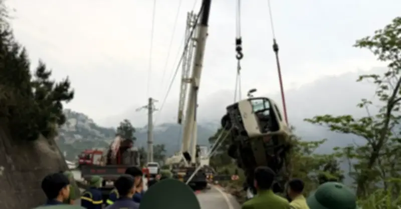 Tai nạn nghiêm trọng: Xe khách lật tại Tam Đảo, 29 người bị thương