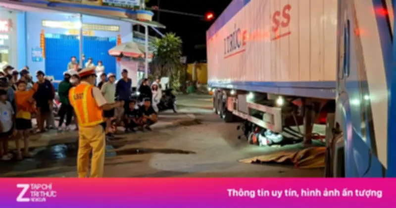 Tai nạn thảm khốc ở Đồng Tháp: Xe máy bị cuốn gầm container, 1 tử vong, 1 bị thương