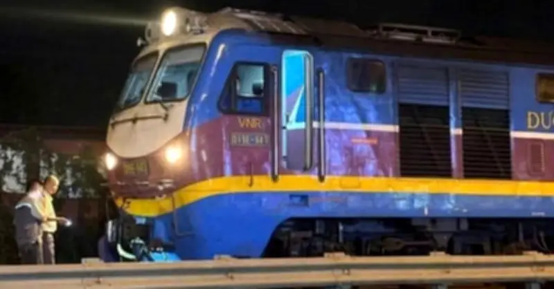 Tai nạn thảm khốc tại Hà Nội: Tàu hỏa va chạm xe máy, hai phụ nữ tử vong