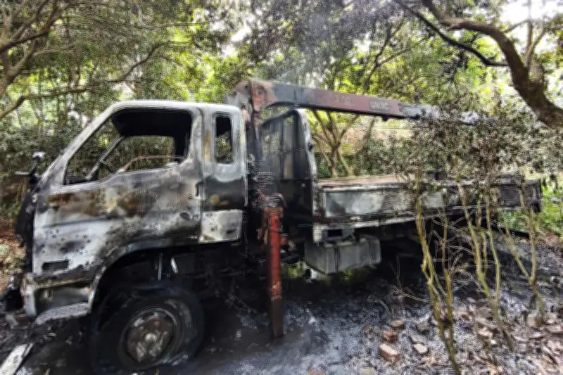 Tai nạn thương tâm: Xe tải mắc kẹt dưới đường dây điện cao thế ở Hà Nội, tài xế tử vong