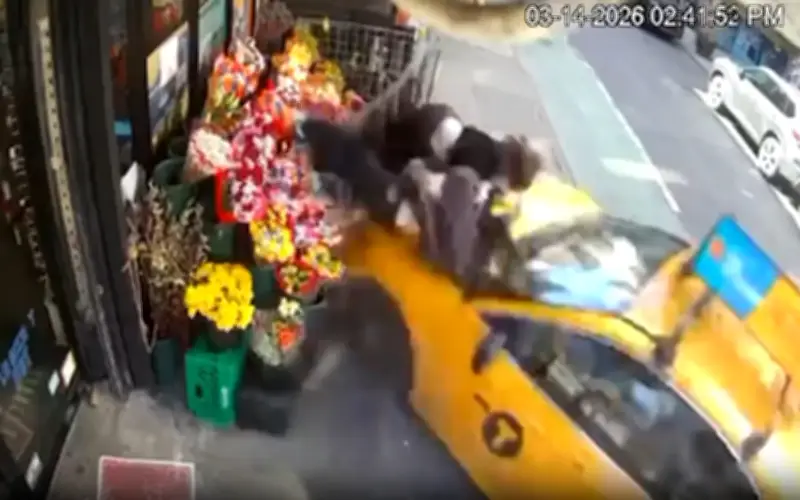 Taxi Mỹ Mất Kiểm Soát Đâm Vào Hai Phụ Nữ Tại Manhattan, New York