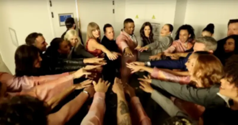 Taylor Swift Hào Phóng Thưởng Hàng Trăm Triệu Đô Cho Ekip The Eras Tour