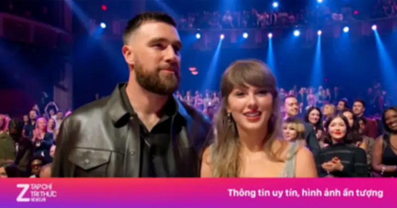 Taylor Swift và Travis Kelce công khai tình cảm tại iHeartRadio Music Awards 2026