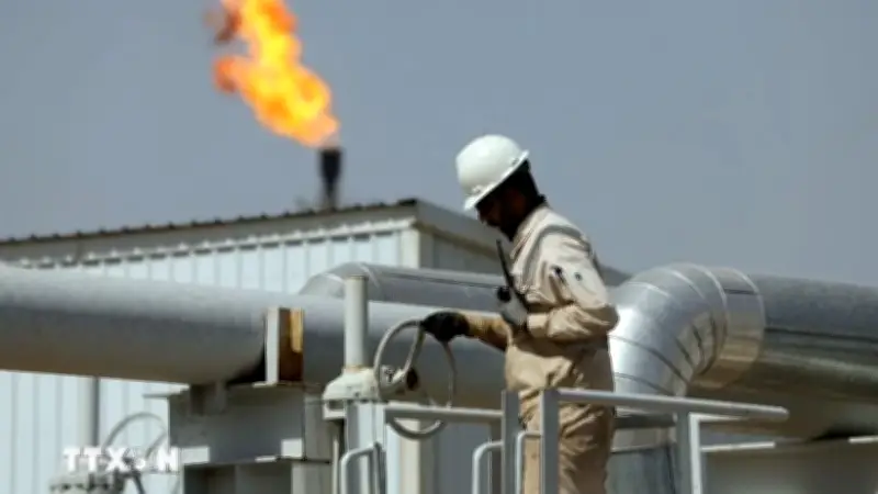 Tắc nghẽn eo biển Hormuz gây sốc giá dầu, thế giới đối mặt khủng hoảng năng lượng