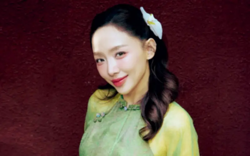 Tóc Tiên xúc động khi Minh Hằng tặng vòng, hé lộ chuyện tình cảm hiếm hoi