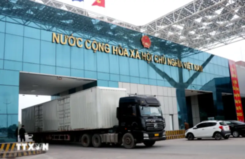Thí điểm thông quan hàng hóa cuối tuần tại cửa khẩu quốc tế Móng Cái