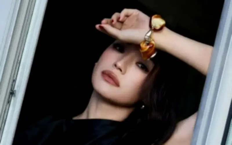 Thư Kỳ Tỏa Sáng Tại Tuần Lễ Thời Trang Milan Với Phong Cách Sang Trọng