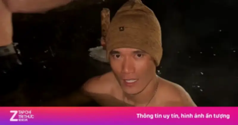 Thủ môn Bùi Tiến Dũng tắm sông băng -6°C cùng gia đình vợ ở Estonia