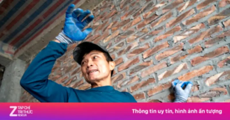Thợ nhôm sắt và thợ xây hợp lực giải cứu 7 người thoát biển lửa ở Lĩnh Nam
