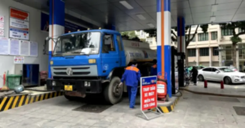 Thủ tướng chỉ đạo sử dụng quỹ bình ổn, đảm bảo đủ xăng dầu trong nước