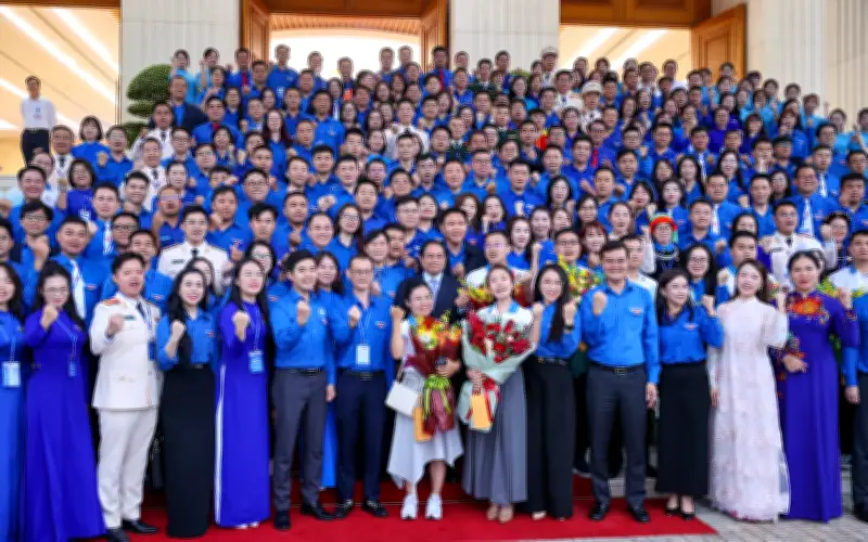 Thủ tướng gặp gỡ thanh niên tiêu biểu nhân kỷ niệm 95 năm Đoàn TNCS Hồ Chí Minh