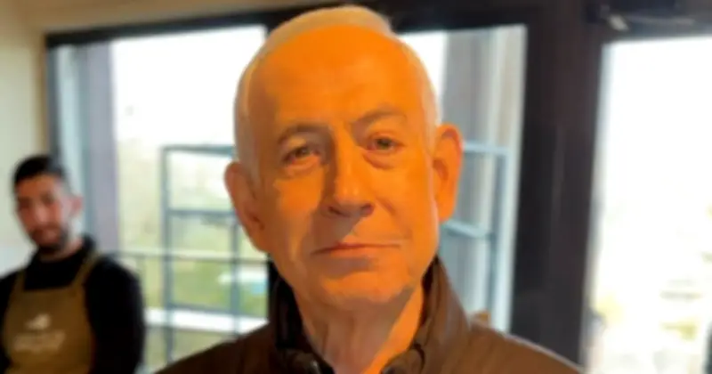 Thủ tướng Israel Netanyahu đăng video trực tiếp để bác bỏ tin đồn tử vong và 6 ngón tay