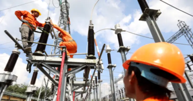 Thủ tướng kêu gọi tiết kiệm điện, phấn đấu giảm tối thiểu 3% tổng tiêu thụ