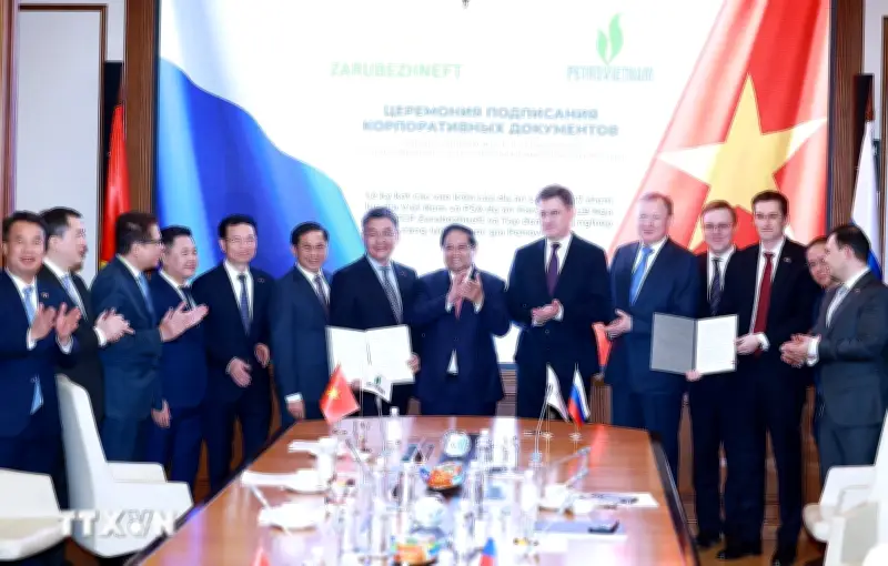 Thủ tướng Phạm Minh Chính hội đàm với Tổng Giám đốc Zarubezhneft của Nga