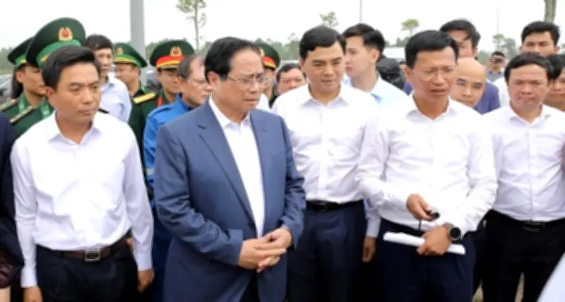 Thủ tướng Phạm Minh Chính khảo sát vị trí xây kho dầu chiến lược tại Thanh Hóa