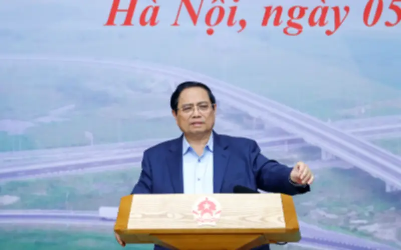 Thủ tướng Phạm Minh Chính đánh giá cao thành tựu giao thông 2025, động viên công nhân ăn Tết trên công trường