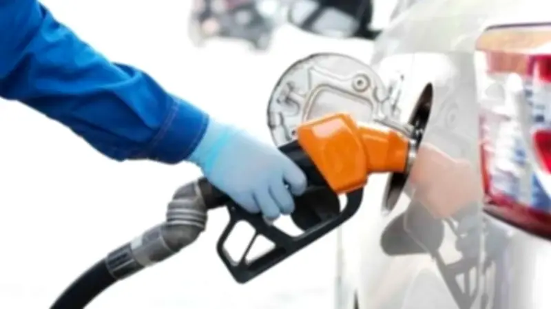 Thủ tướng Phạm Minh Chính quyết định giảm thuế xăng dầu, hỗ trợ người dân và doanh nghiệp