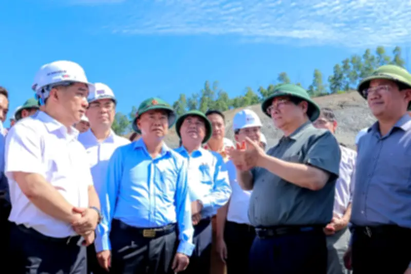 Thủ tướng Phạm Minh Chính thị sát cao tốc Quảng Ngãi - Hoài Nhơn, đôn đốc tiến độ hoàn thành trước tháng 9/2026
